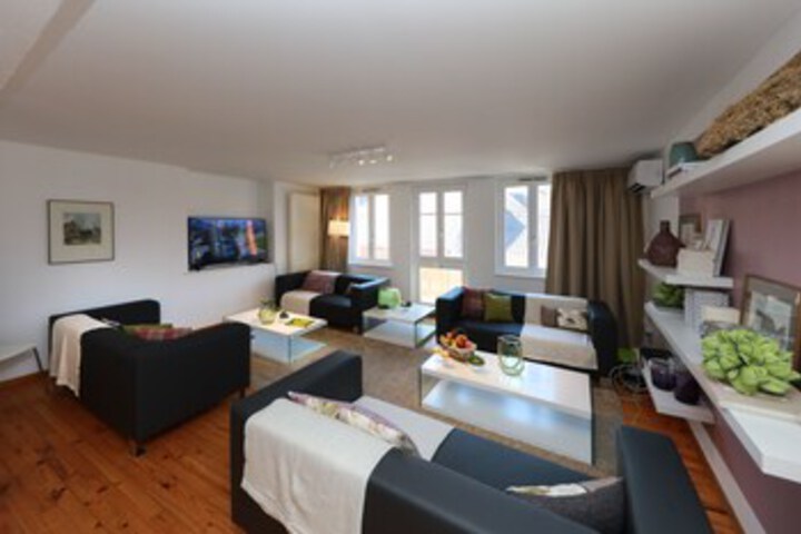 Room 4 of 16