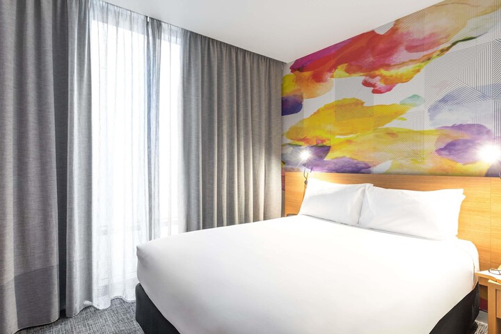 Room 28 of 173