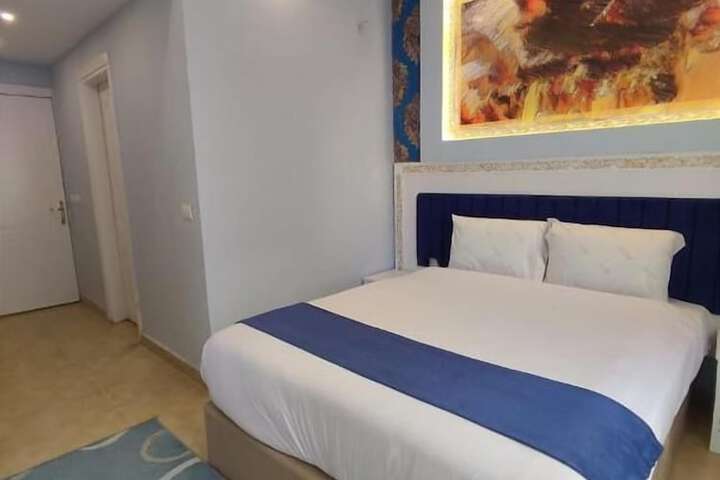 Room 5 of 14