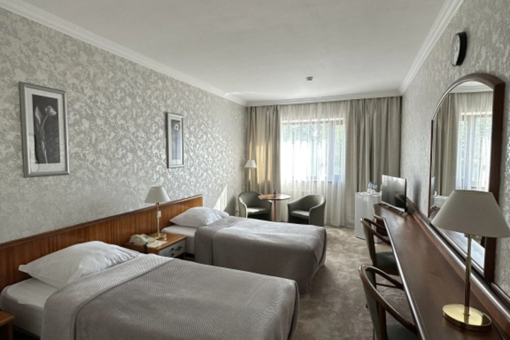 Room 13 of 20