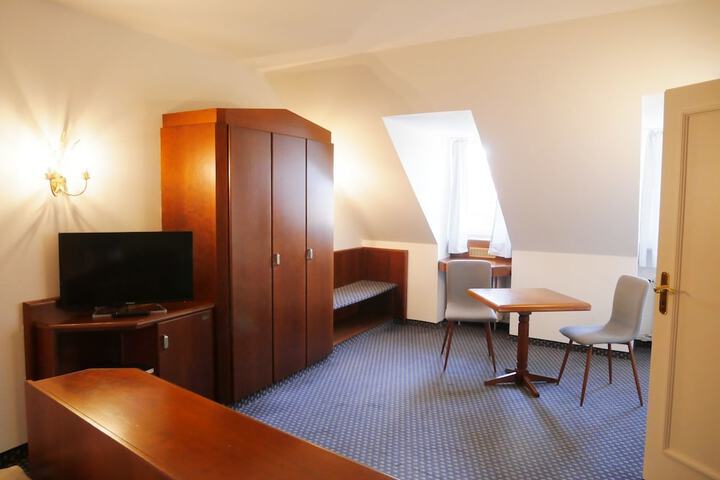 Room 10 of 35