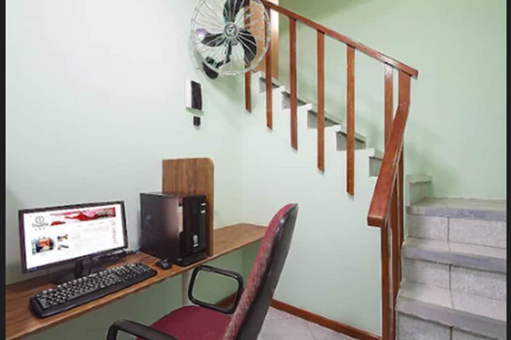 Business Center 26 of 29