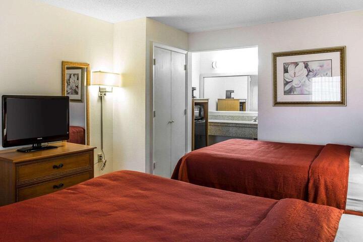 2 Queen Beds (6 of 14)