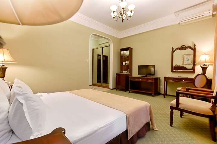 Room 17 of 75
