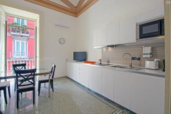 Room 8 of 9