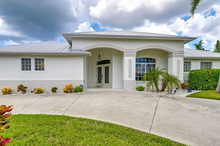 Exterior of Kayaks & Canal Access: Cape Coral Sanctuary