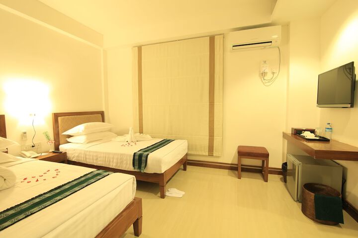Room 9 of 80