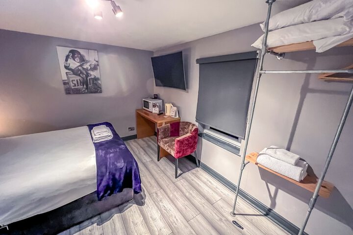 Room 5 of 48