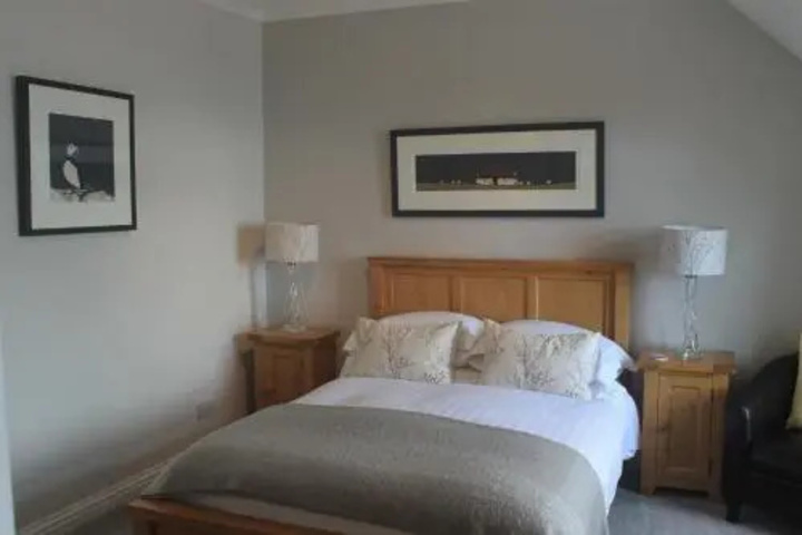Room 5 of 12