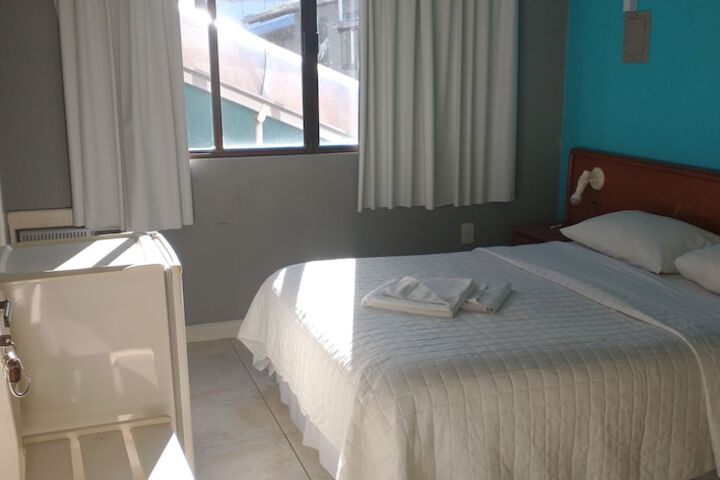Room 4 of 25