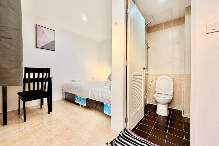 Room 5 of 33