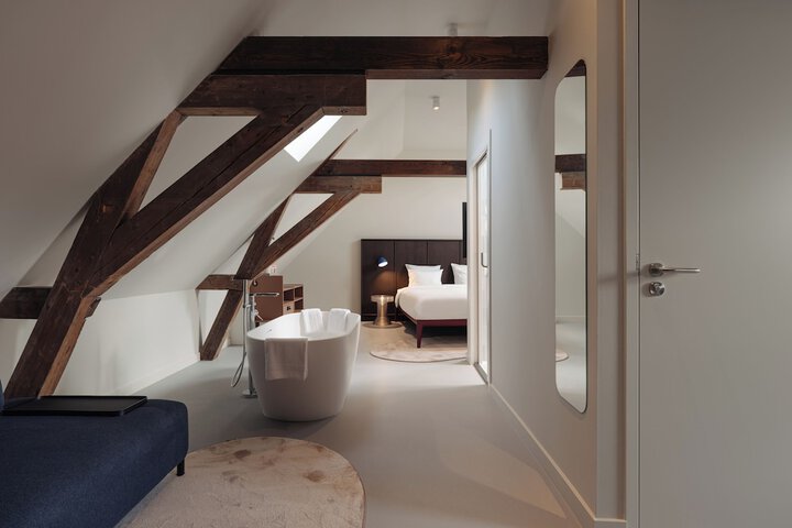 Room 4 of 78