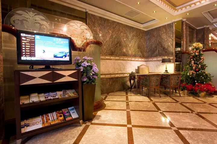 Hotel Lobby