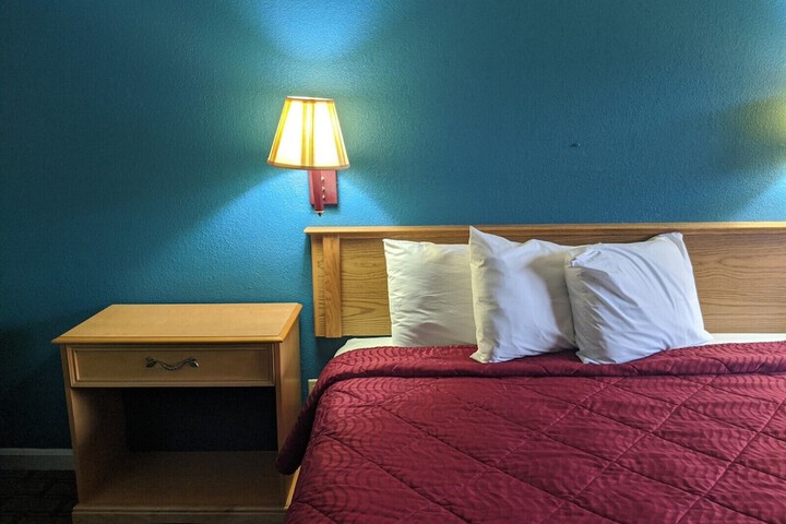 Standard | King Bed (3 of 5)
