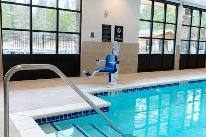 Pool image of La Quinta Inn & Suites by Wyndham Leavenworth