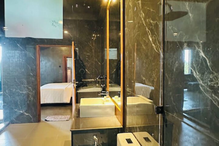 Room 45 of 76