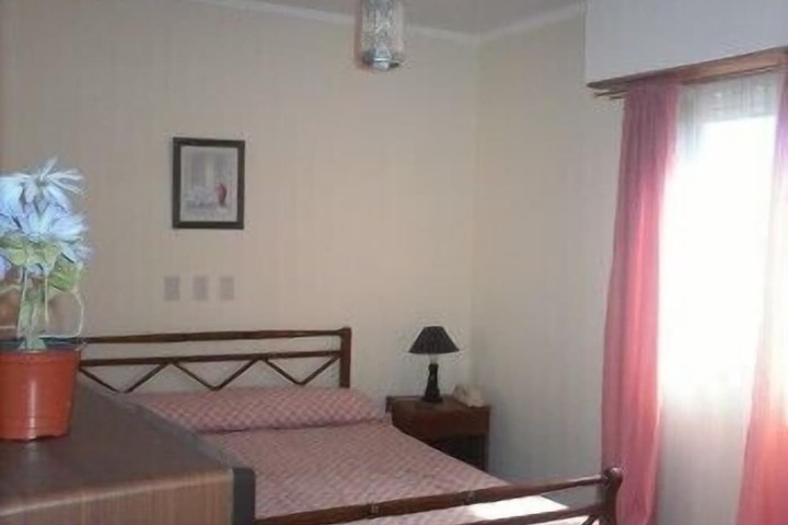 Room 7 of 12