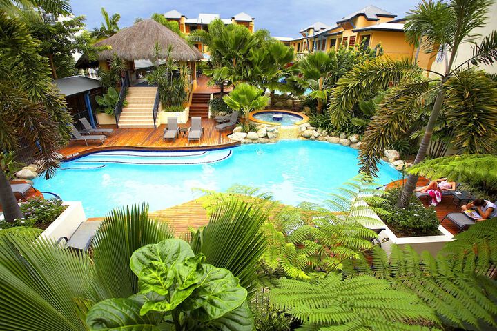 Hotel Pool