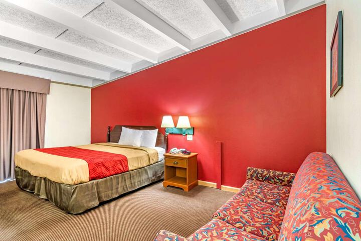1 King Bed (8 of 13)