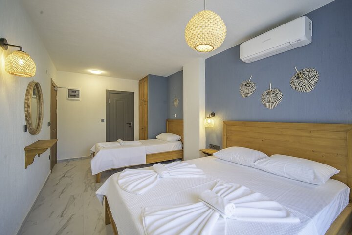 Room 3 of 28