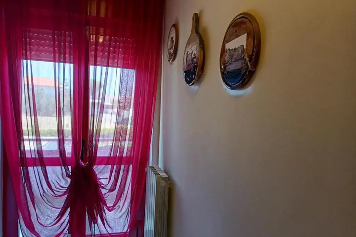 Room 2 of 6