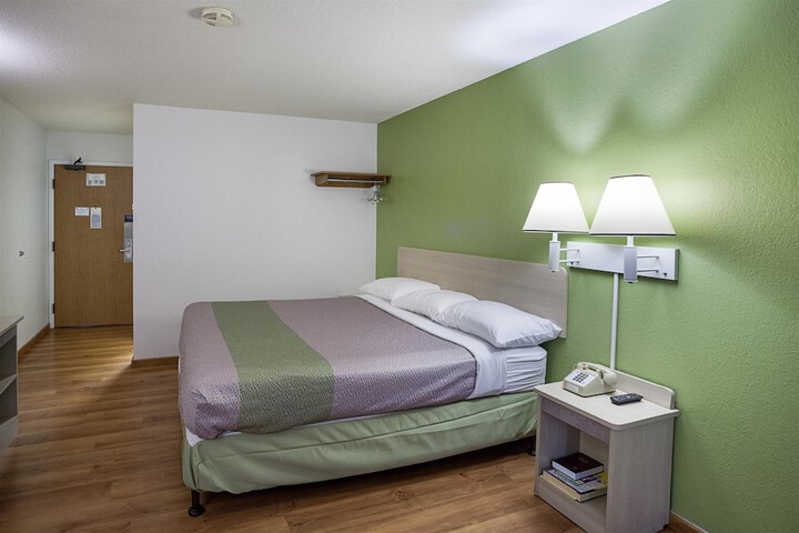 1 King Bed Refrigerator (9 of 10)