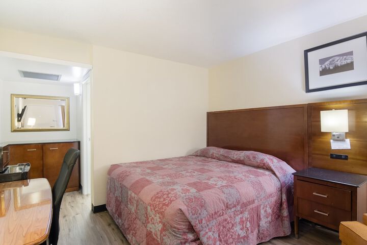 Room 4 of 25