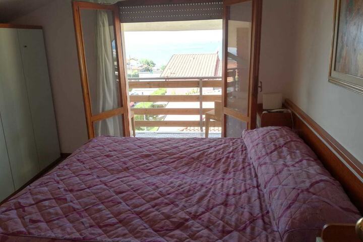 Room 6 of 68