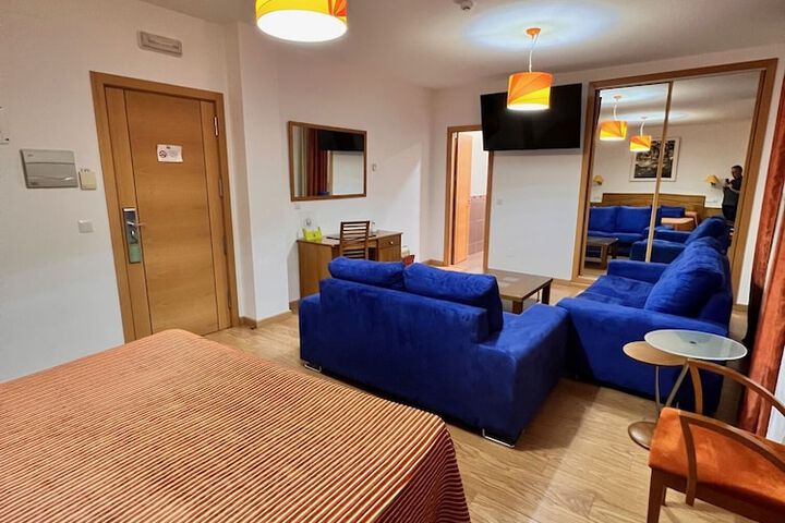 Room 14 of 28