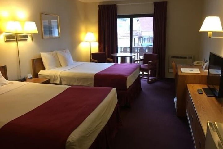 1 Queen Bed (2 of 15)