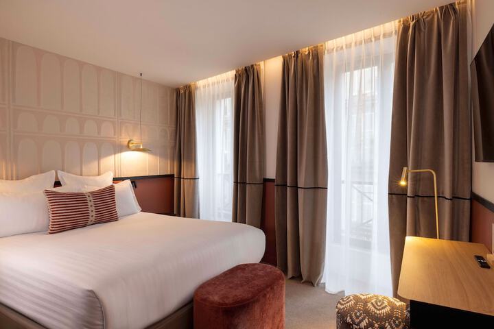 Room 42 of 103