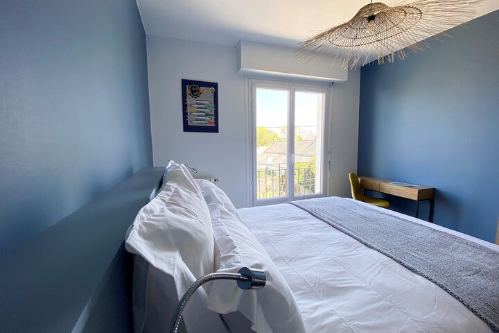 Room 3 of 82