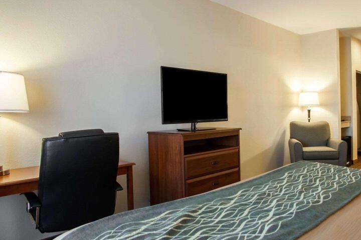 1 King Bed Mobility Accessible (7 of 18)