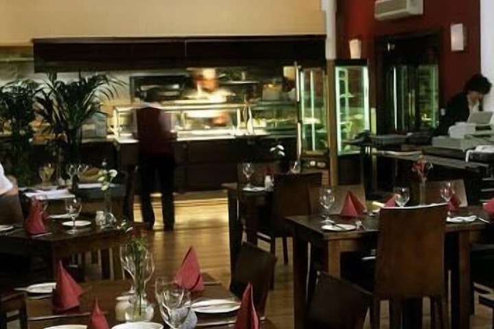 Dining 9 of 14