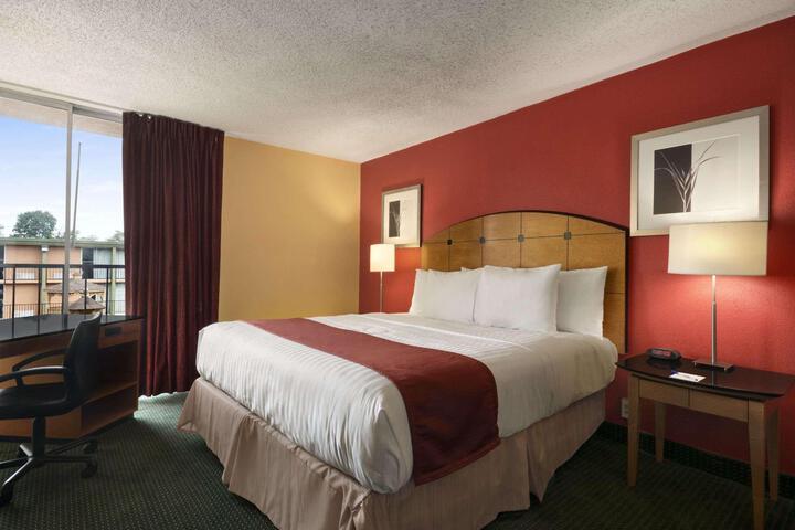 2 Queen Beds (1 of 7)