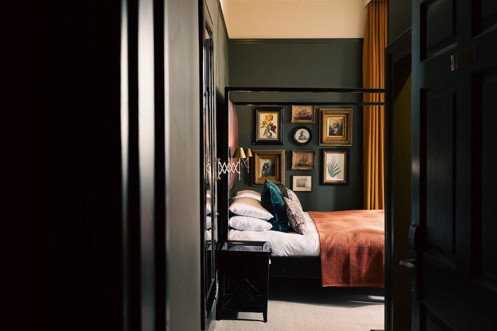Room 45 of 107