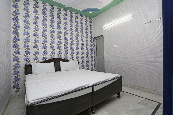 Room 14 of 22