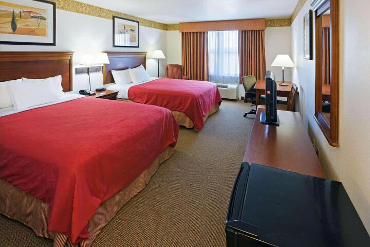 2 Queen Beds (4 of 8)