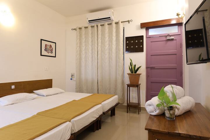 Room 11 of 25