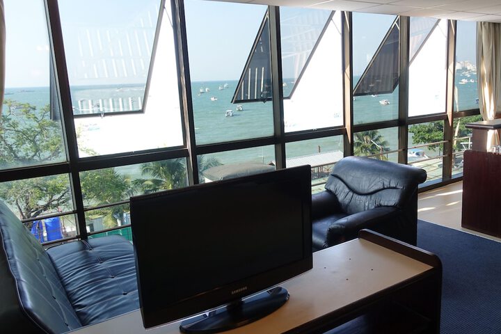 Room 10 of 31