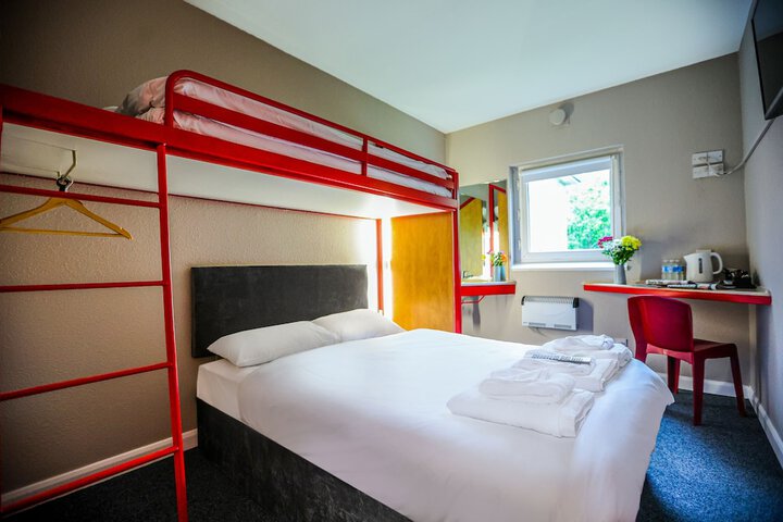 Room 5 of 12