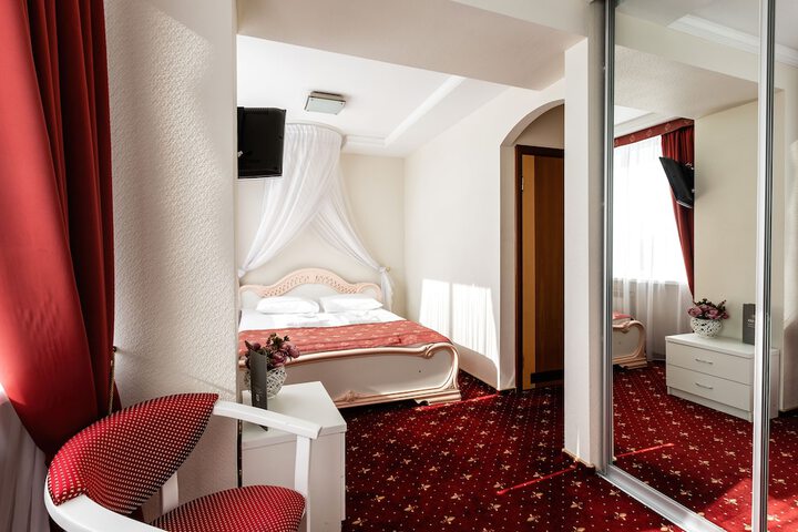 Room 18 of 102