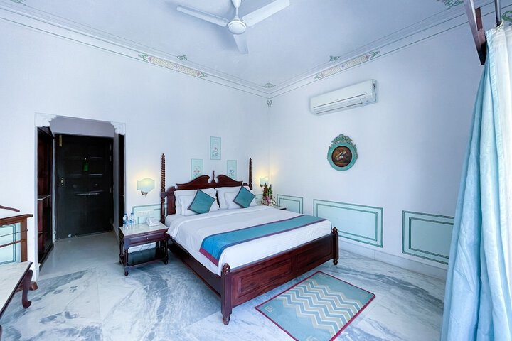 Room 27 of 53