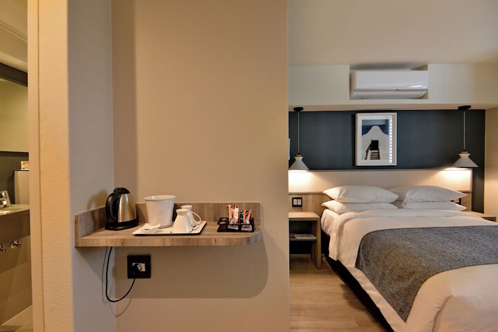 Room 2 of 28