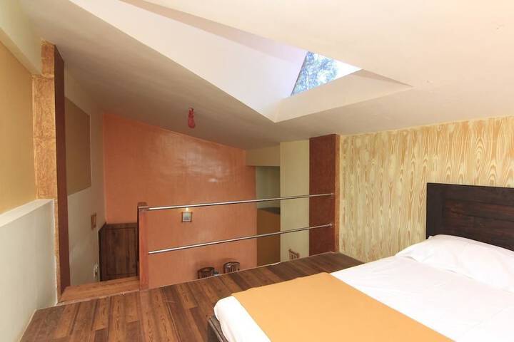 Room 51 of 86