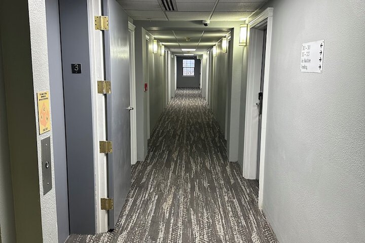 Ballroom/Hall 27 of 32