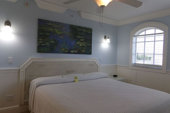 Room 8 of 229