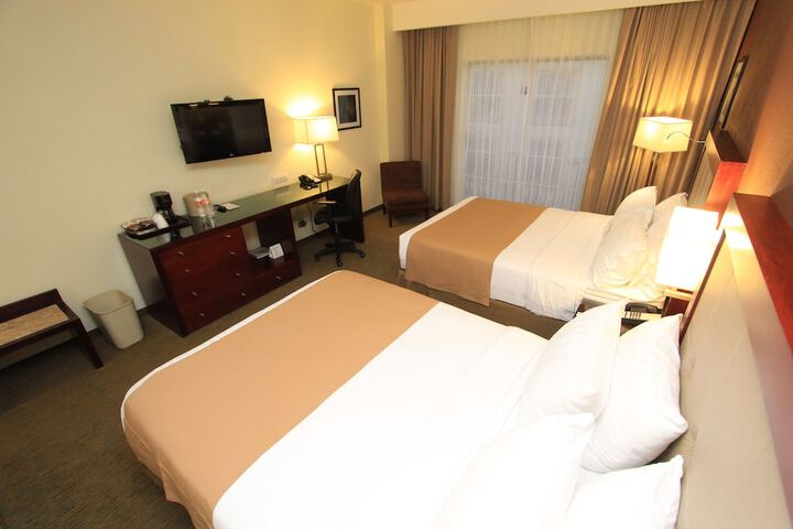 Room 10 of 150