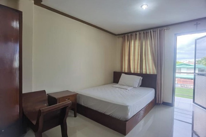 Room 2 of 34