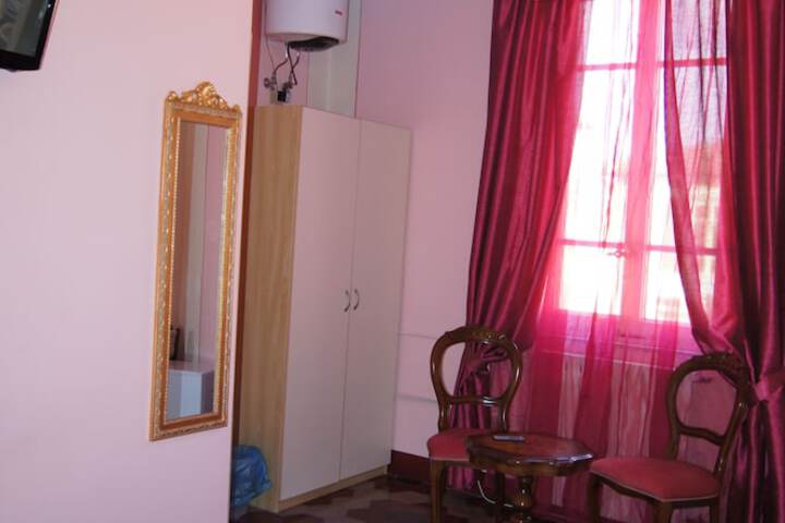 Room 5 of 113